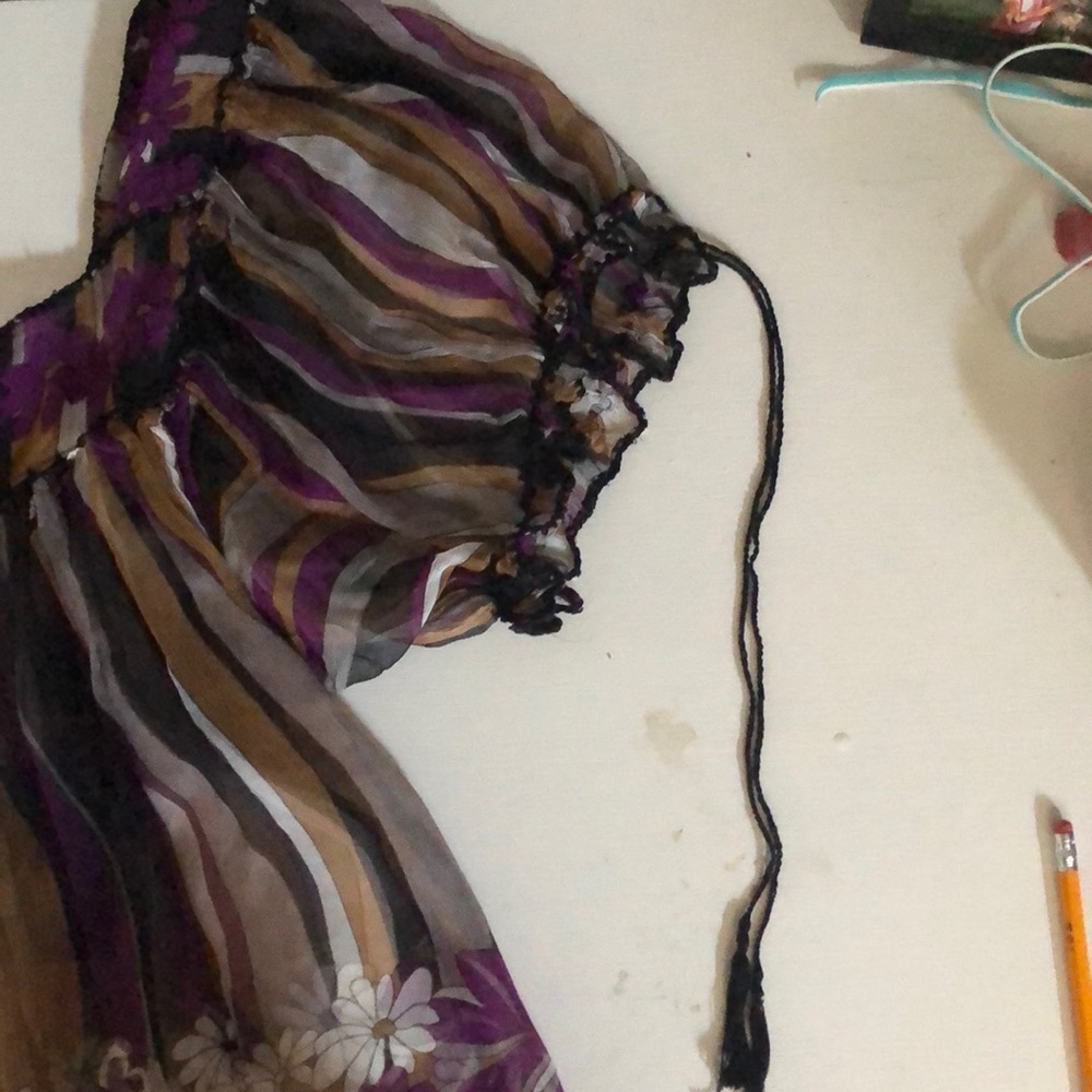 light blouse - Picture 2 of 5